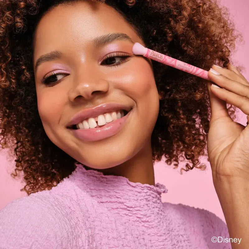 ALICE IN WONDERLAND ESSENCE DISNEY PINCEAU ESTOMPEUR POUR FARDS À PAUPIÈRES 01 essence