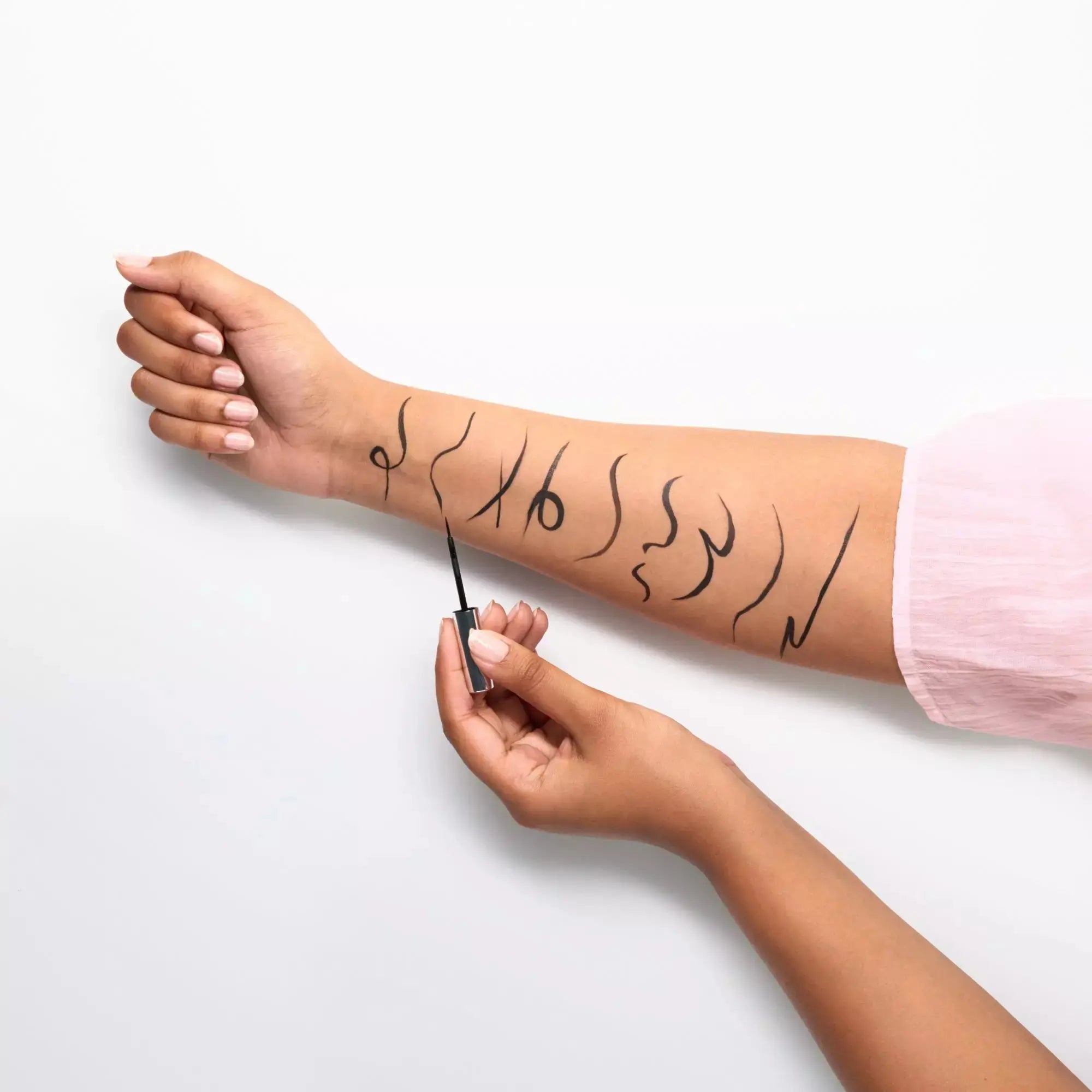 Liquid ink eyeliner encre liquide essence