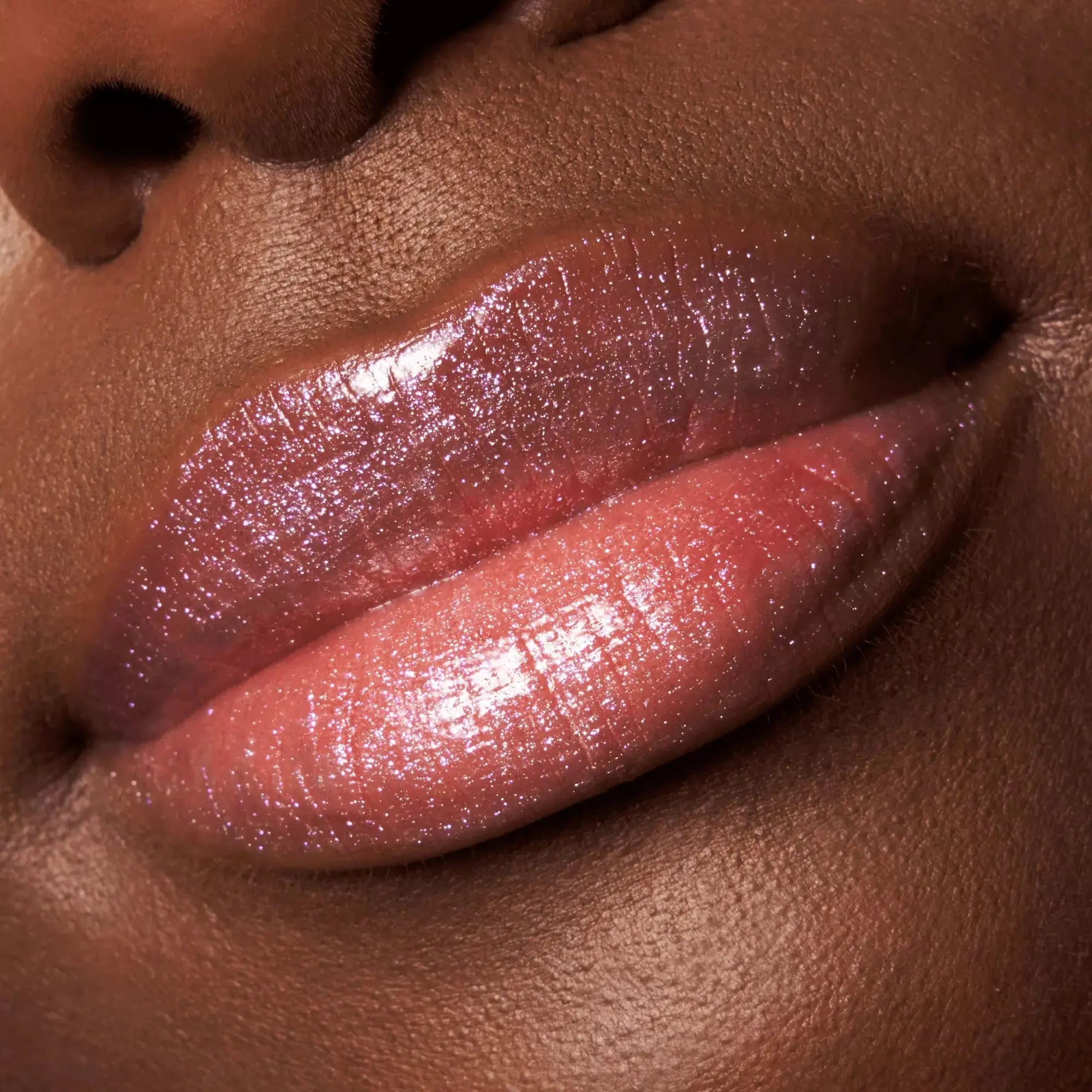 META GLOW MULTI-REFLECTIVE LIPGLOSS essence