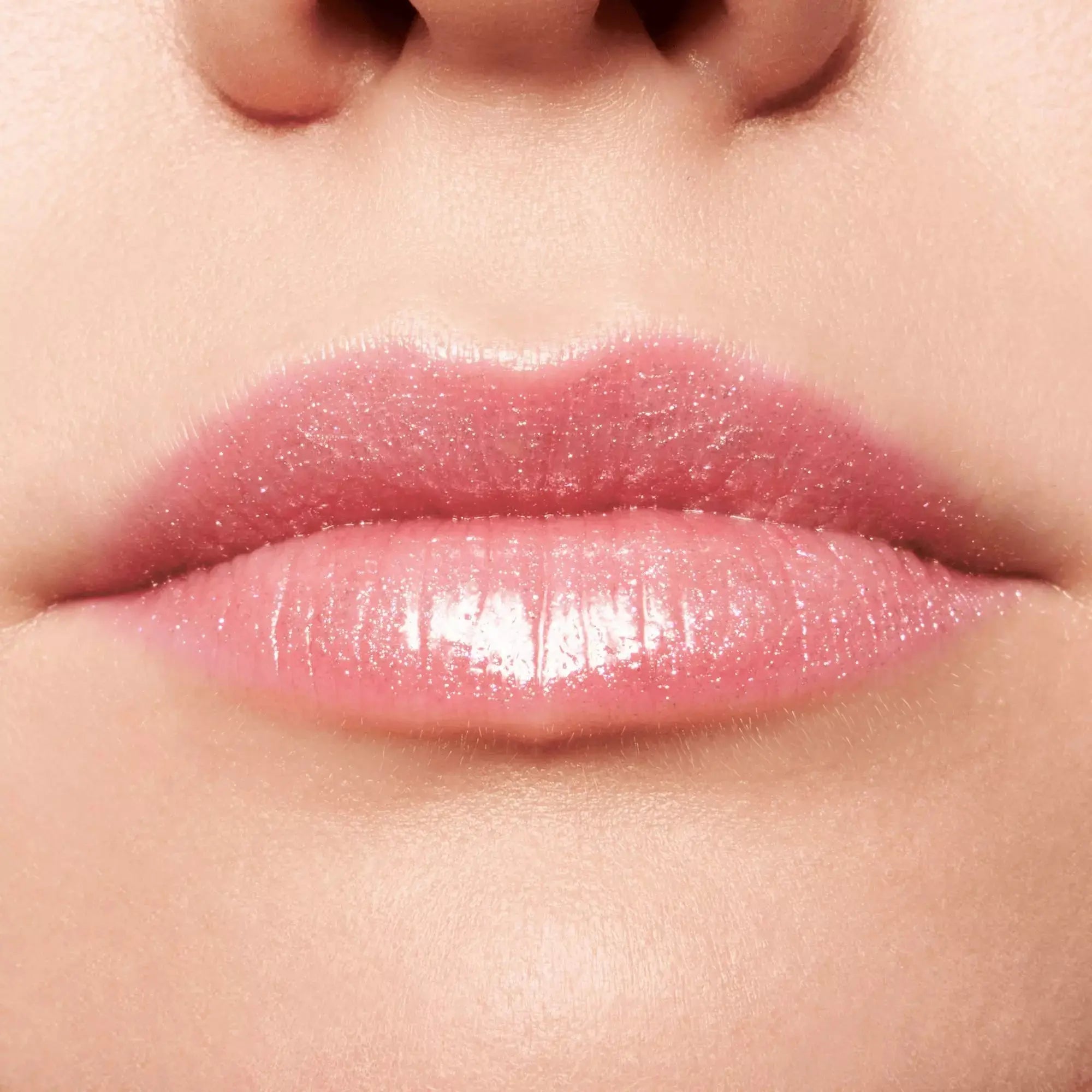 META GLOW MULTI-REFLECTIVE LIPGLOSS essence