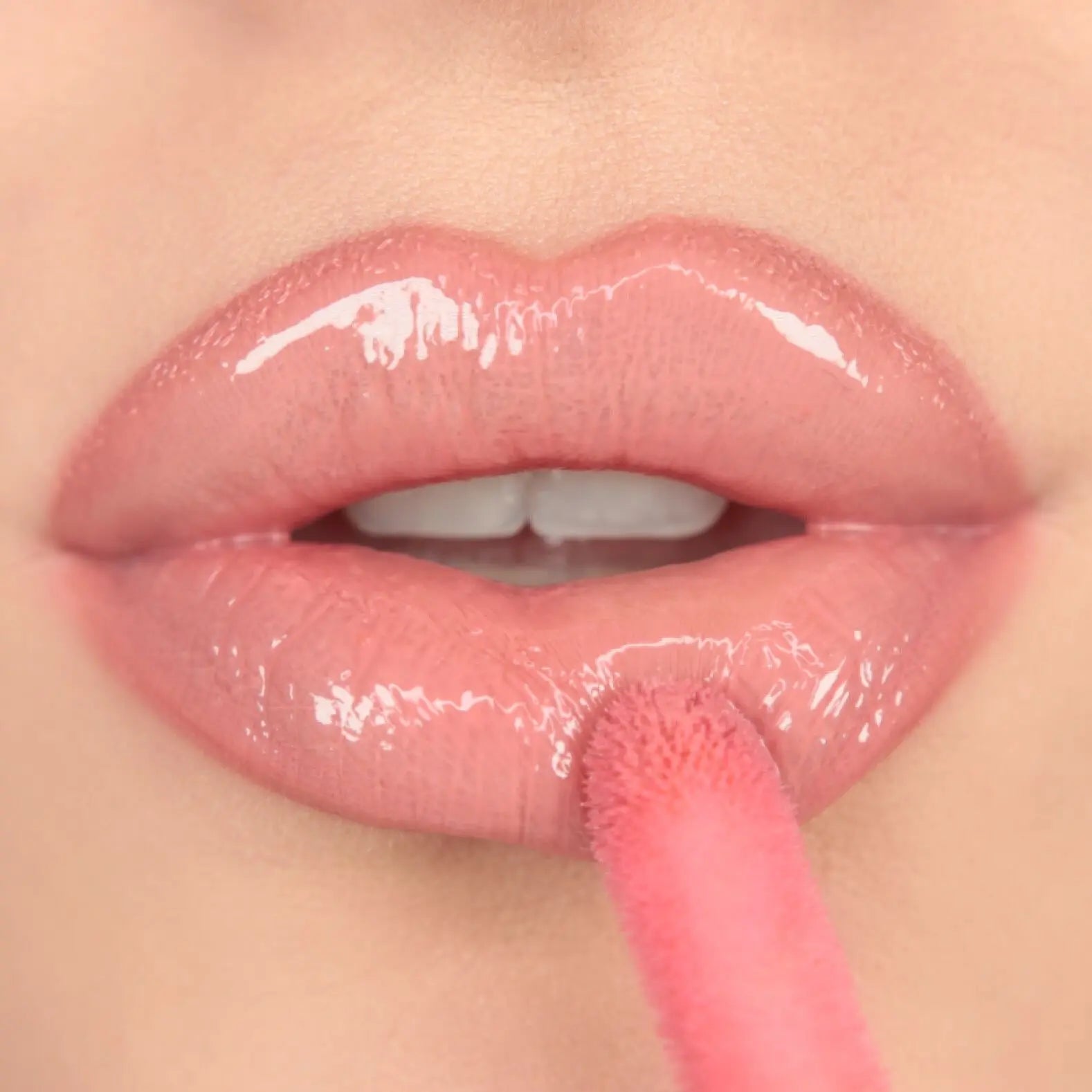 Pout Bomb Plumping Gloss Kiss Nude Revolution